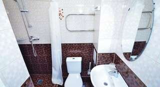Гостиница Mayak Новоалтайск Двухместный номер Делюкс с 1 кроватью и душем-3